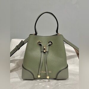 MICHAEL KORS ARMY GREEN EXTRA SMALL MERCER GALLERY CROSSBODY BUCKET BAG NWT